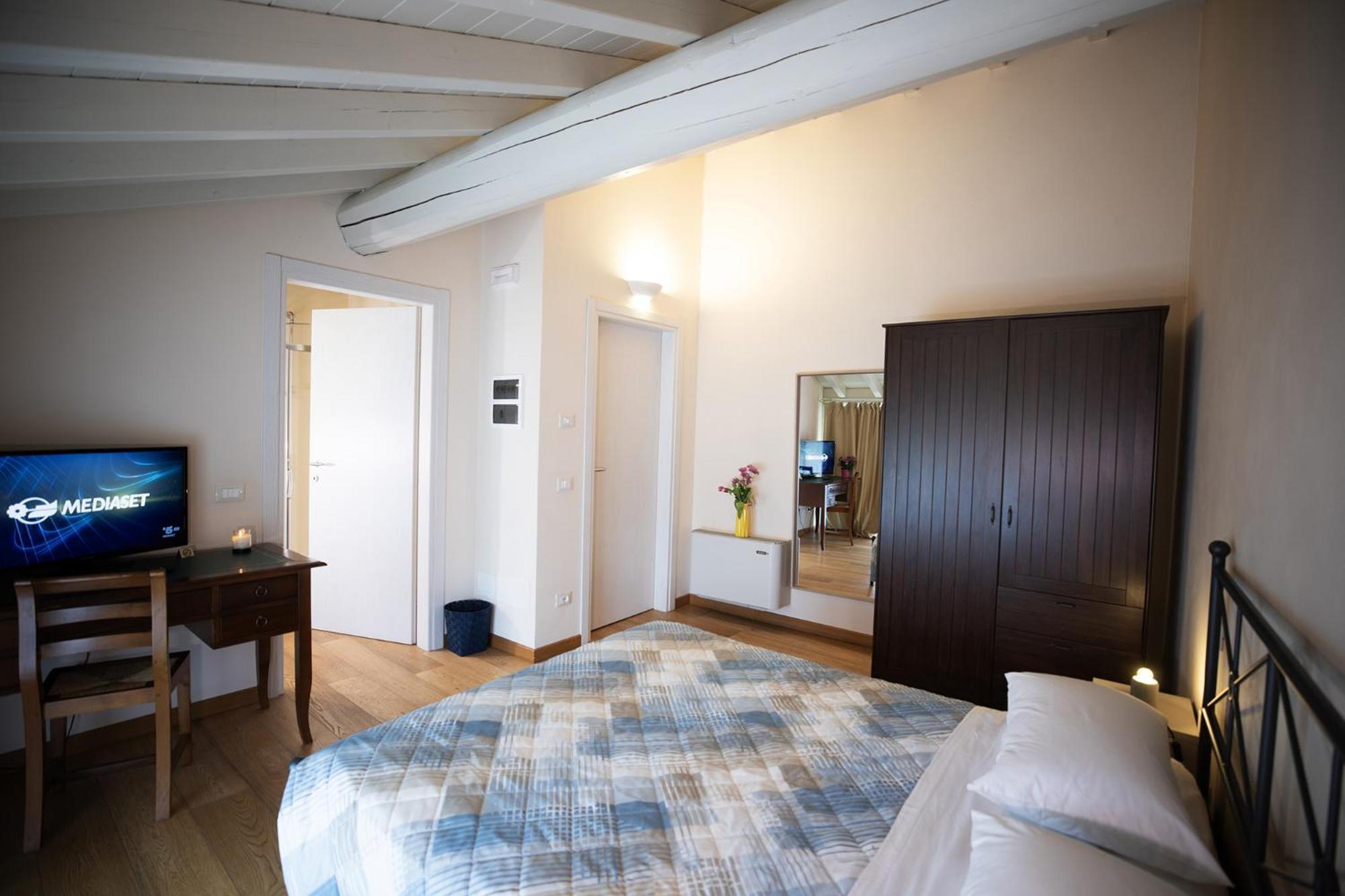 Relais La Rocca Solferino Bed & Breakfast ภายนอก รูปภาพ