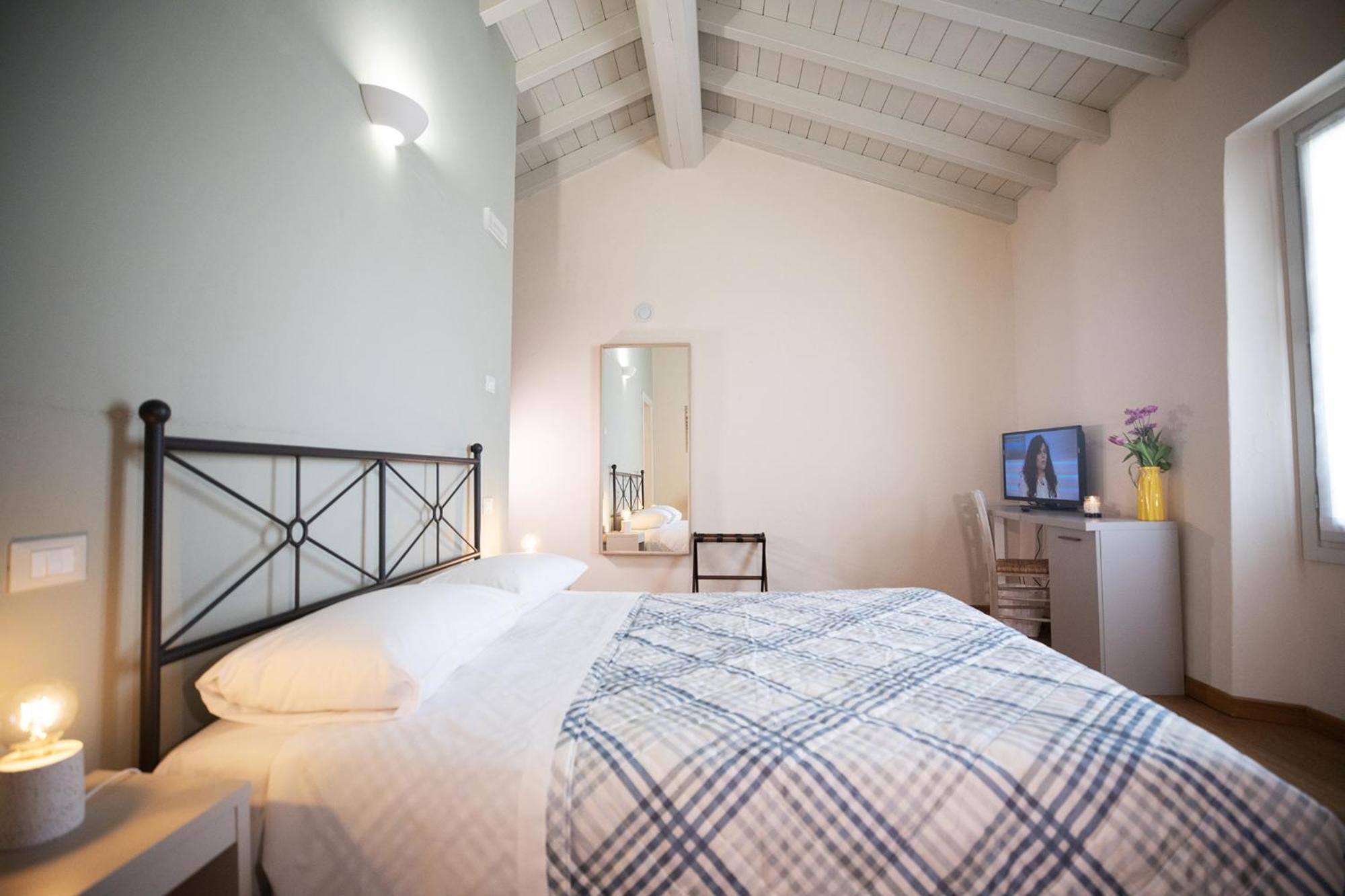 Relais La Rocca Solferino Bed & Breakfast ภายนอก รูปภาพ